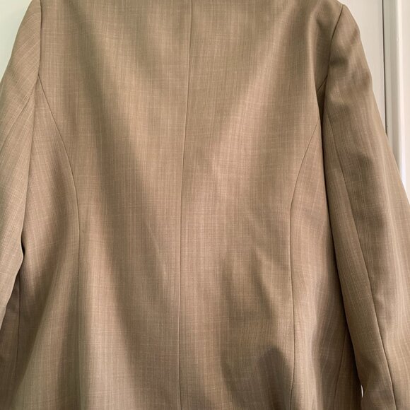 Evan Picone Beige with White Pinstripe Size 16 Suit - Picture 2 of 11